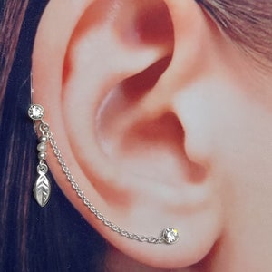 Sterling silver ear cuff with a chain and a dangling leaf - Boho cubic zirconia ear cuff - 925 silver cartilage cuff - Free size cuff - NE68