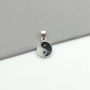 Yin yang silver charm - Good luck charm - Silver bracelet charm - 8mm  Black and white yin yang pendant - Silver gift jewelry - PD80