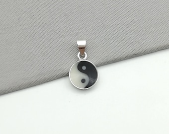 Yin yang silver charm - Good luck charm - Silver bracelet charm - 8mm  Black and white yin yang pendant - Silver gift jewelry - PD80