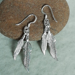 Sterling silver feather earrings - Bohemian Earrings - Feathers ear dangler - Wanderlust earrings - Silver earrings - E126