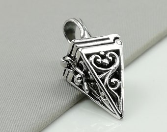 Tibetan prayer box neck pendant - Sterling silver affirmation box - Pyramid stash box - Filigree charm box - Bohemian neck pendant - PD485