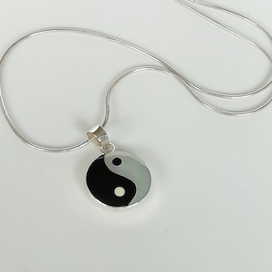 Mother Of Pearl 16 mm Yin Yang Charm - Sterling silver Pendant - Balancing Charm - Yin Yang Bracelet - Wanderlust Jewelry - PD782