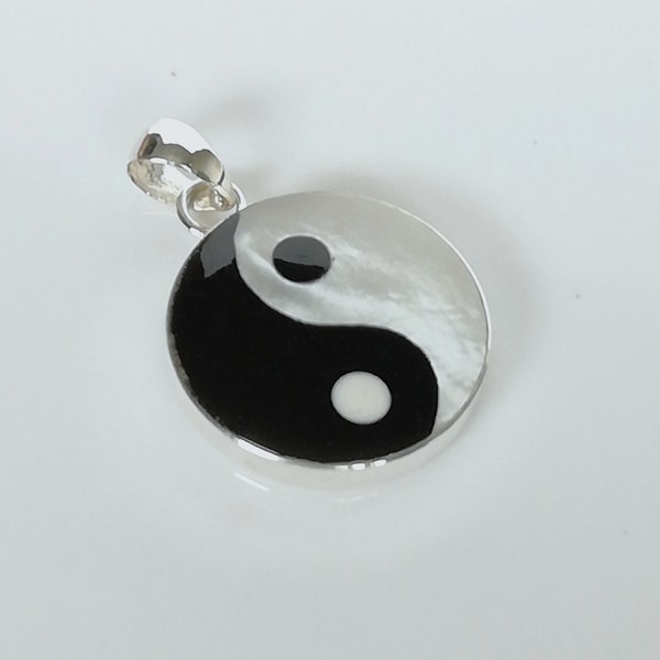 Mother Of Pearl Yin Yang Charm - Sterling silver 18mm Pendant - Balancing Charm - Yin Yang Bracelet - Wanderlust Jewelry - PD251