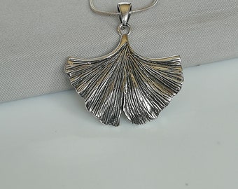 Silver ginkgo leaf  pendant - Ginkgo leaf charm - Leaf necklace - Bohemian pendant - Silver gift charm - Multifunctional - PD591