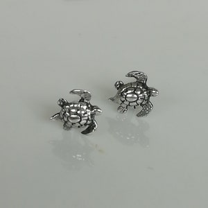 Sterling zilveren turtle studs - Tiny ear studs - Minimalistische studs - Body piercing studs - Turtle oorbellen - Kraakbeen studs - NE6