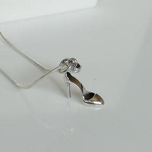 Stiletthalsband - Högklackade skor - Damskoberlock - Boho-hänge - Presentberlock till henne - Silverarmband - PD348 bild 1