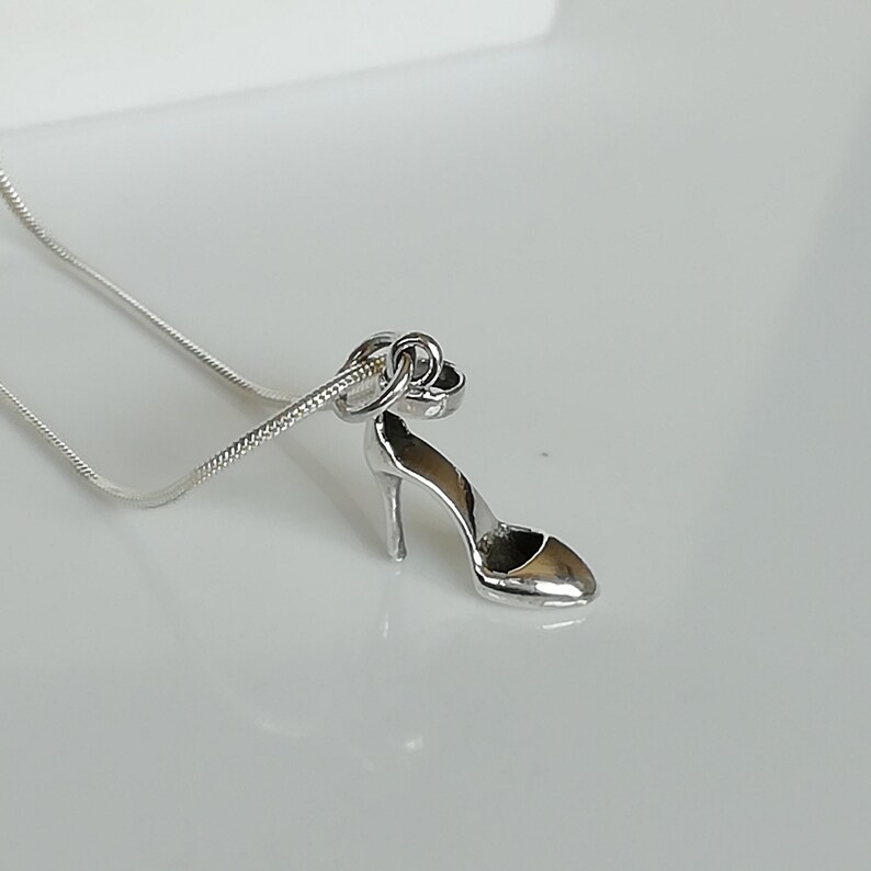 Stiletthalsband - Högklackade skor - Damskoberlock - Boho-hänge - Presentberlock till henne - Silverarmband - PD348 bild 1