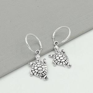 Turtle Charm Hoops - Silver turtle Charm - Bohemian Hoops - 12mm Hoops - Minimalist Style - Cartilage Earrings - Gift Ideas - E354