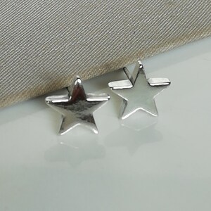 Brincos de estrela em prata esterlina - Brincos de estrela - Brincos de orelha celestes - Brincos minimalistas - Piercing celestial - Pregos de cartilagem - NE23