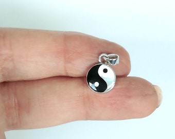 Mother Of Pearl Yin Yang Pendant – Sterling Silver Balancing Charm (12mm) - Wanderlust Bracelet - PD252