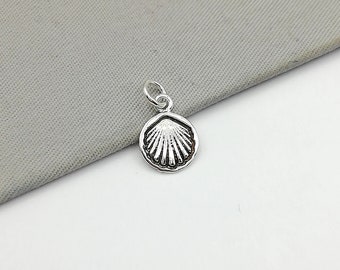 Shell engraved silver charm - Silver pendant/charm - Shell neck charm - Silver gift charm for all - Tiny shell charm - PD90