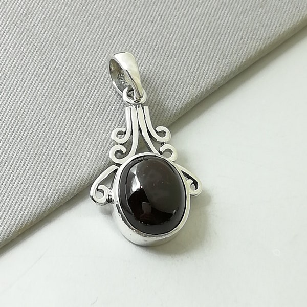 Garnet pendant - Maroon stone and silver pendant - Victorian pendant - Silver neck charm - Stone necklace - Neck jewelry - PD322