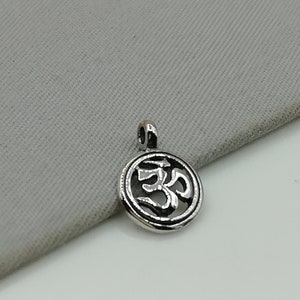 Tiny Om Pendant - Silver Om Pendant - Om Neck Charm - Spiritual Charm - Silver Bracelet - Hindu Pendant - Yoga Charm - PD501
