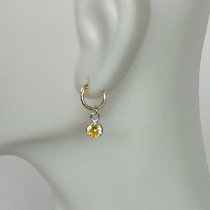 8mm Gouden Hoepels - Kraakbeen Hoepels - Tiny Crystal Charms - Simple Gold Hoops - Minimalistische Hoepels - Little Girl geschenken - E36G CH8