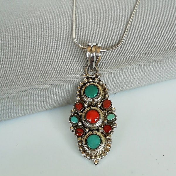 Nepalese necklace - Coral and turquoise pendant - Tibetan necklace - Ethnic 925 silver - Vintage jewelry - PD587