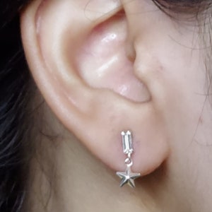 Sterling zilveren ster en zirkonia studs - Kleine hemelse oorstekers - Minimalistische studs - Kraakbeen studs - Body piercing studs - NE73