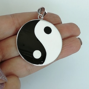 Stor 40 mm Yin Yang-berlock - Sterlingsilverhänge - Balanserande berlock - Yin Yang-smycken - Wanderlust-smycken - PD739