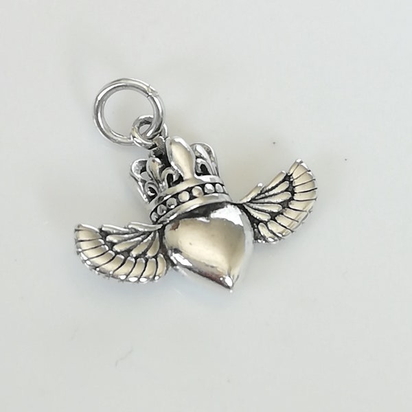 Heart wings crown charm - Sterling silver winged heart pendant - Bohemian pendant - Loved ones's gift - 925 silver charm - PD719
