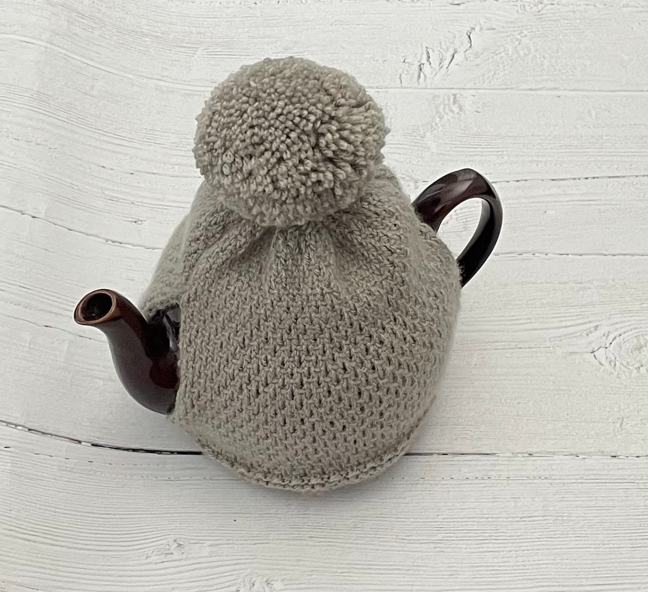 ポミ。 です　　　R&D.M.Co- CATCH ME TEA COSY ポミ。 です R&D.M.Co- CATCH ME TEA COSY Grey Hand Knitted
