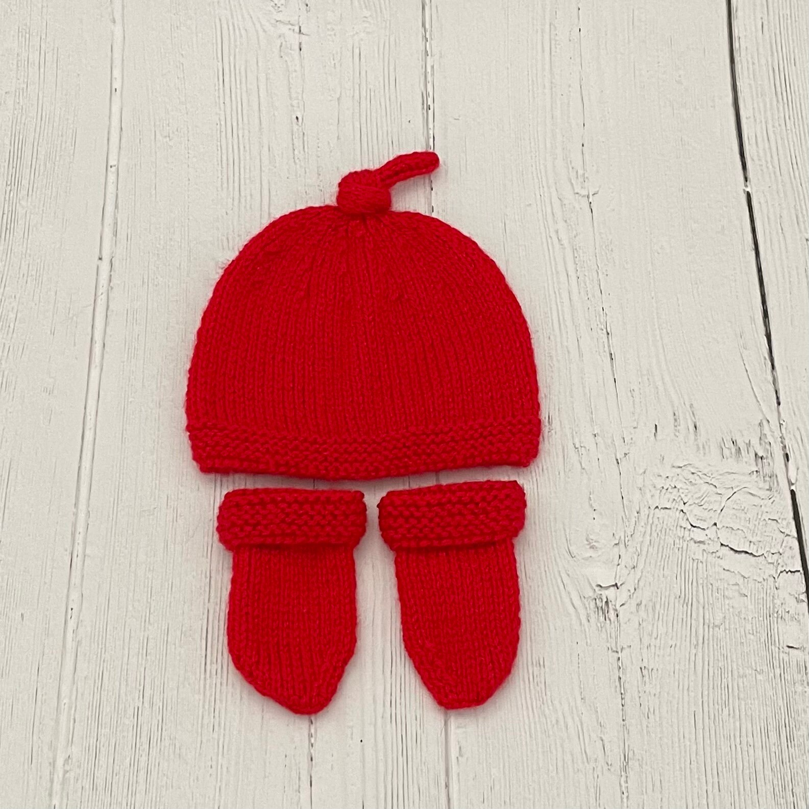Red Knitted Newborn Hat and Mittens Unisex Baby Shower Gift Christmas Outfit for Newborn Etsy UK
