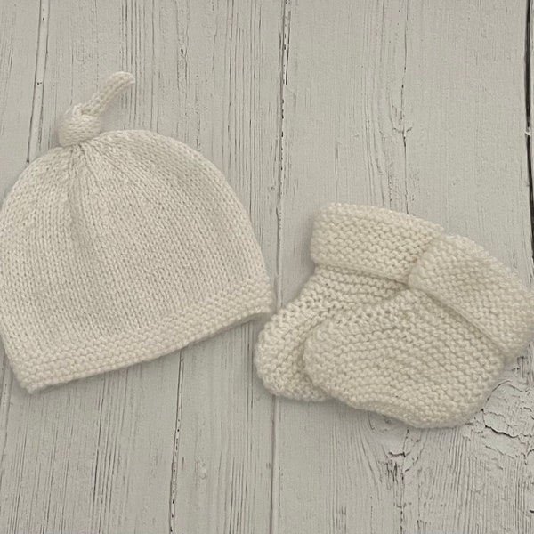 White knitted baby hat and booties, unisex baby topknot hat, newborn gift set, baby shower gift