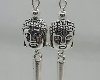 Boucles d’oreilles Bouddha inhabituelle avec des pointes