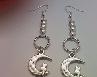 Cat on a Moon Boucles d’oreilles pendantes. Argent tibétain brut, 925 crochets,