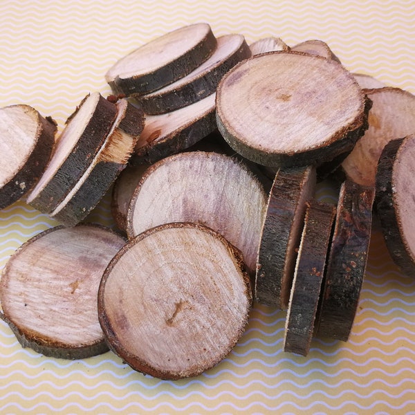 Wooden slices of sweet chestnut approx. 3.5 - 4.5 cm / 20 pieces