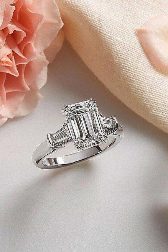 Cushion-Cut Diamond Engagement Ring | Harry Winston