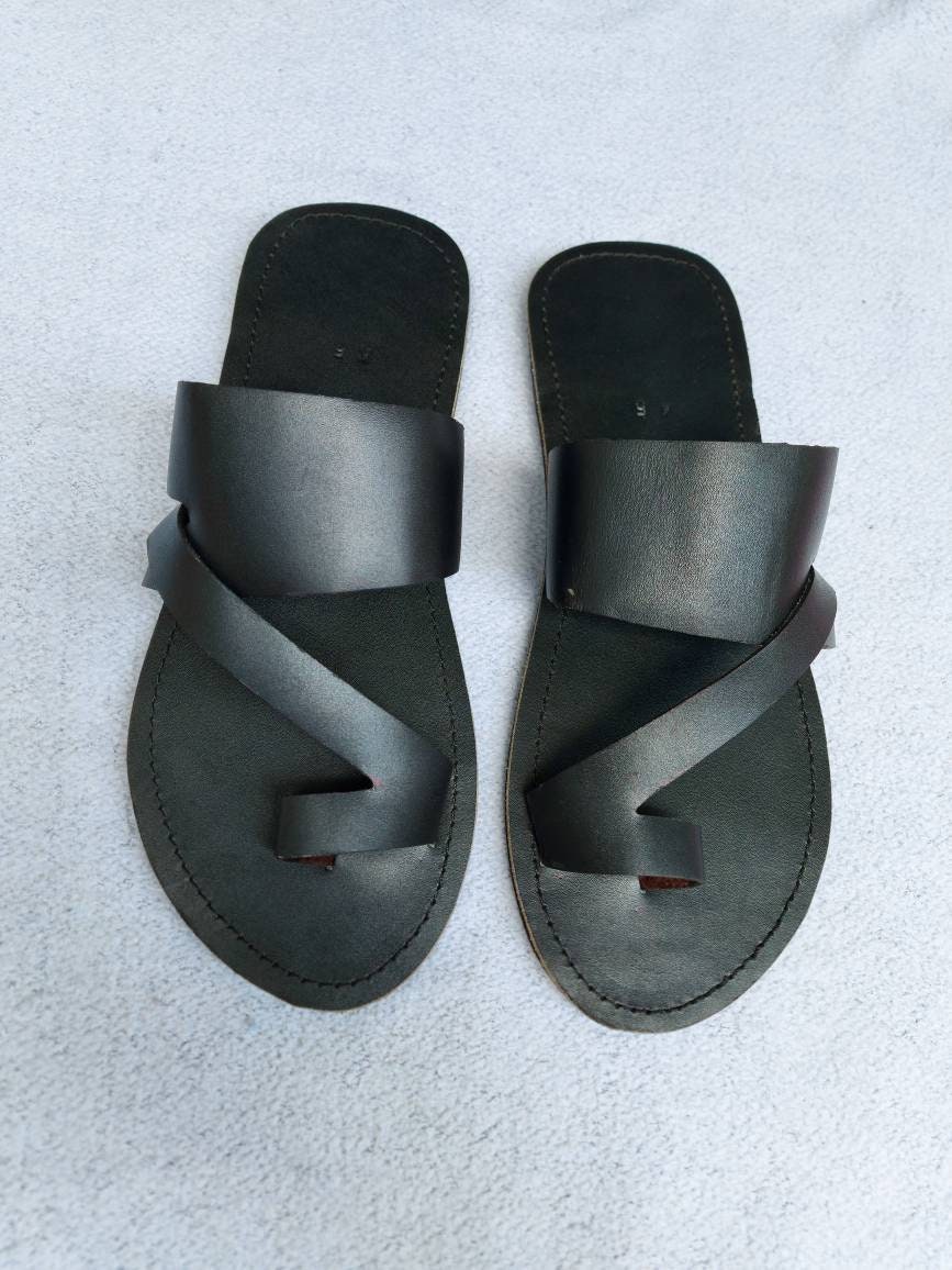 Black leather sandals for men with toe ring boho sandals | Etsy