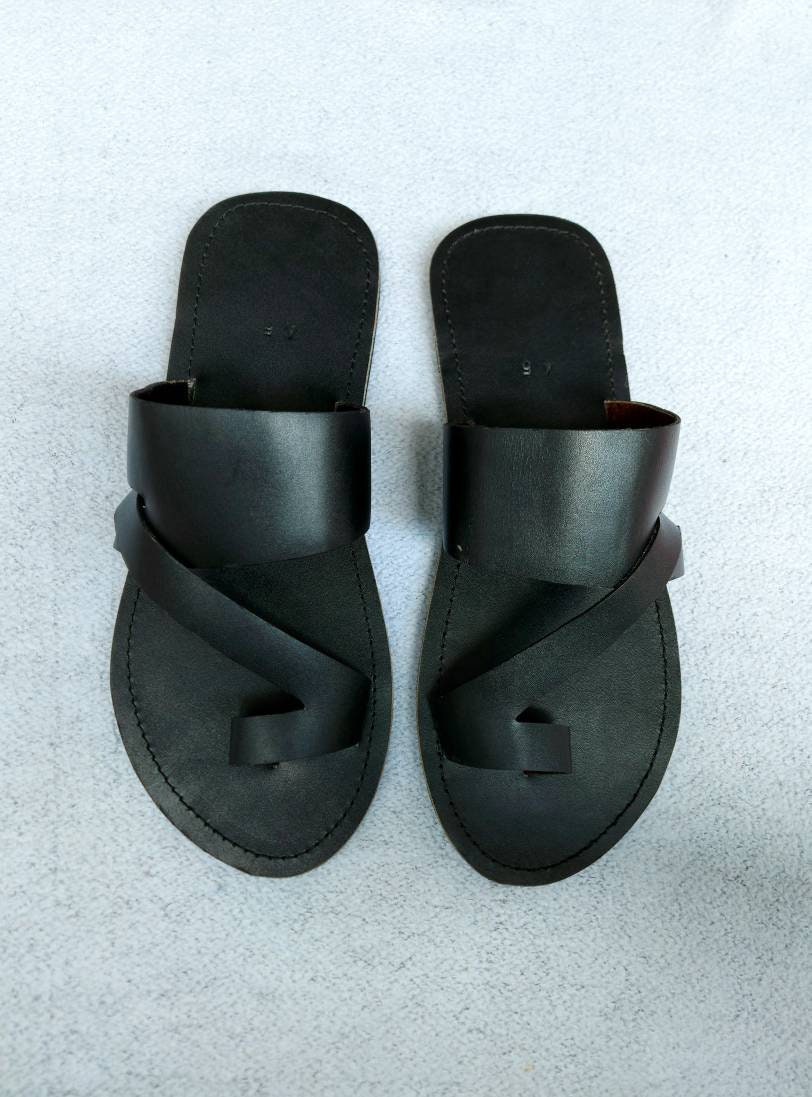 Black leather sandals for men with toe ring boho sandals | Etsy