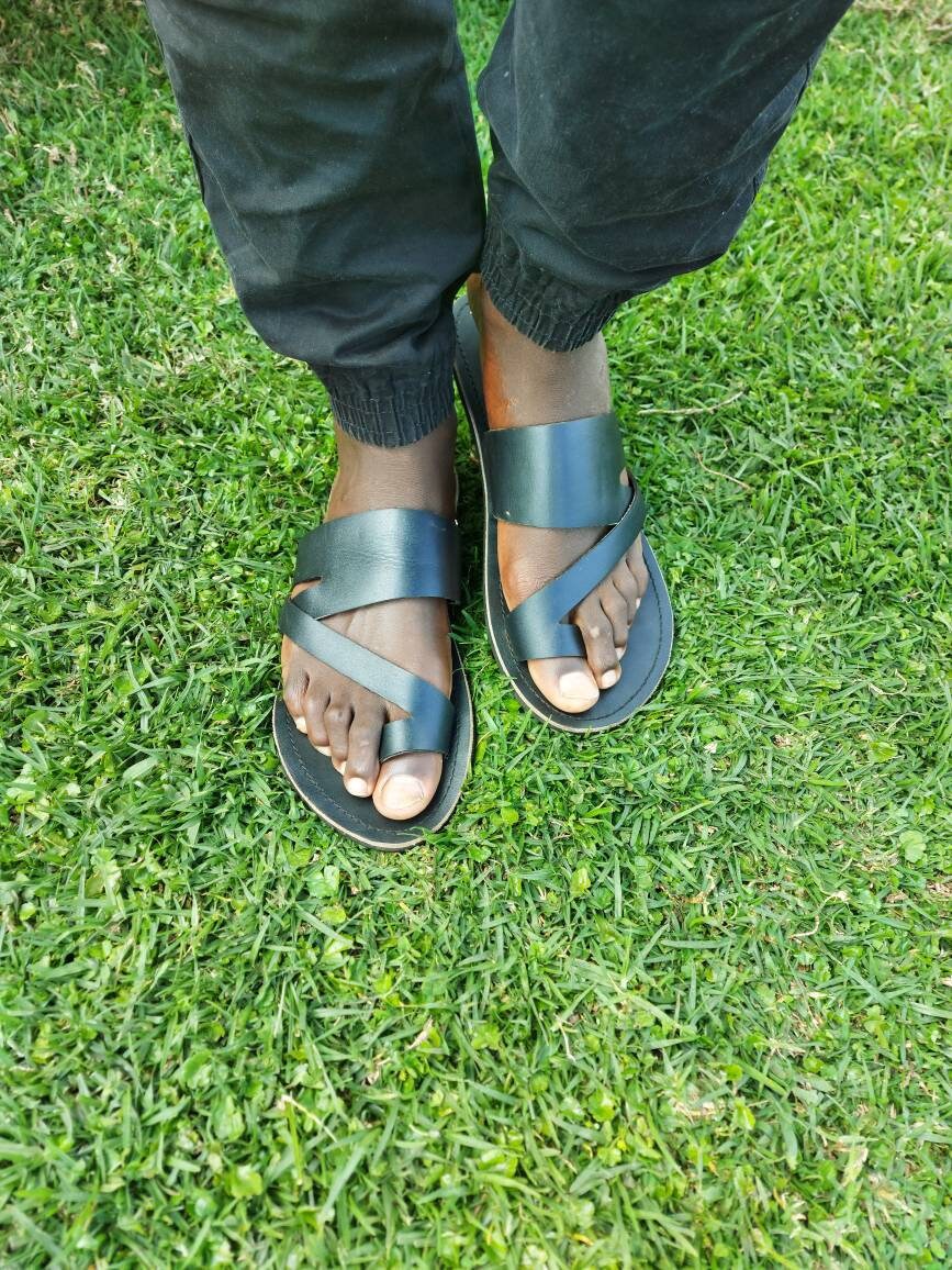 Black leather sandals for men with toe ring boho sandals Etsy