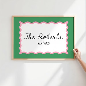 Impresión personalizada de hermanas coloridas y onduladas, letrero con nombre para guardería, arte de pared con letras festoneadas retro, impresión de nombre para niños, decoración de guardería