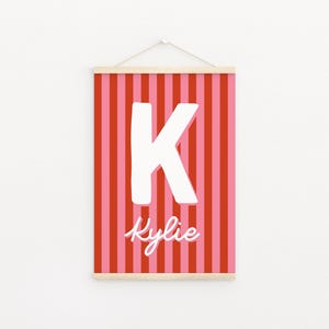 Impresión digital personalizada con nombre colorido a rayas, letrero con nombre para guardería, arte de pared con letras retro, impresión con nombre para guardería para niños, decoración de guardería