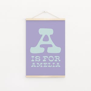 Impressão digital personalizada com nome colorido peculiar, placa com nome de berçário, arte de parede com letras retrô, impressão com nome de berçário para crianças, decoração de berçário