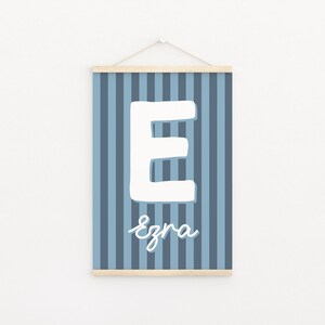 Impresión digital personalizada con nombre colorido a rayas, letrero con nombre para guardería, arte de pared con letras retro, impresión con nombre para guardería para niños, decoración de guardería
