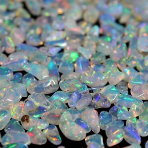 50 pierres précieuses brutes polonaises opale d'Éthiopie AAA (3-5 mm)