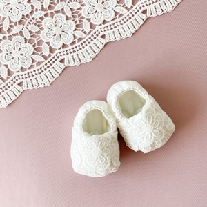 Baby baptism shoes, lace baby booties, baby baptism gift, baptism shoes, baby baptism favor, cute baby booties, new baby gift