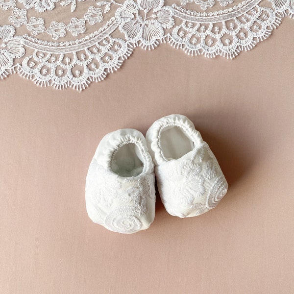 Baptism shoes, christening shoes, lace baby shoes, baby girl white booties
