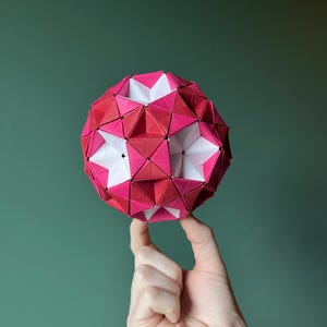 Individuelles Geometrisches Origami Kunstwerk [Rhombicosidodecahedron]