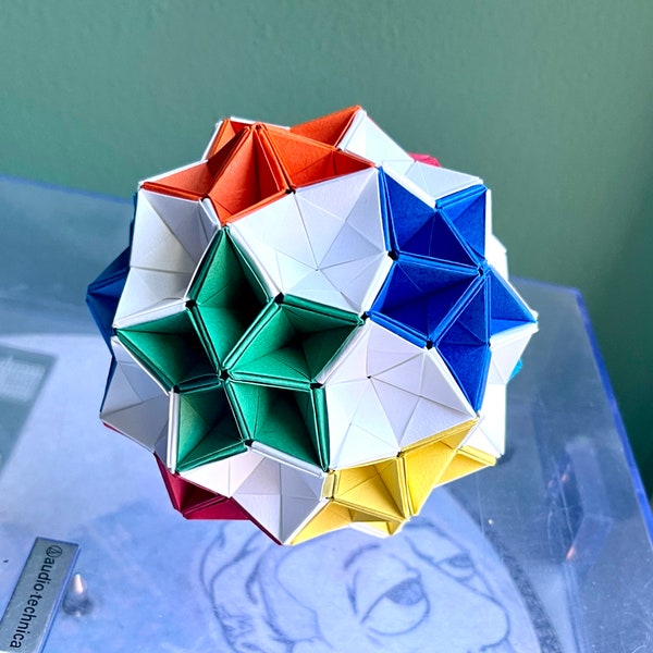 Kusudama géométrique multicolore [icosidodécaèdre]