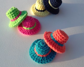 2pcs Crochet miniature hat hat with a stripe crochet hat