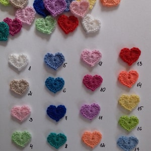 Set di 12 applicazioni a forma di cuore all'uncinetto