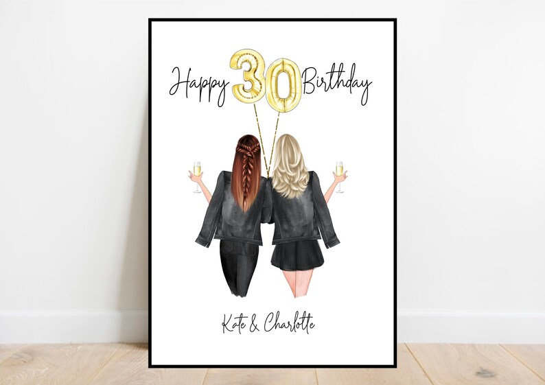 Puede incluir: Impresi&oacute;n enmarcada con el texto "Happy 30 Birthday" y los nombres "Kate & Charlotte". La ilustraci&oacute;n representa a dos mujeres con copas de champ&aacute;n, celebrando un cumplea&ntilde;os con globos dorados.