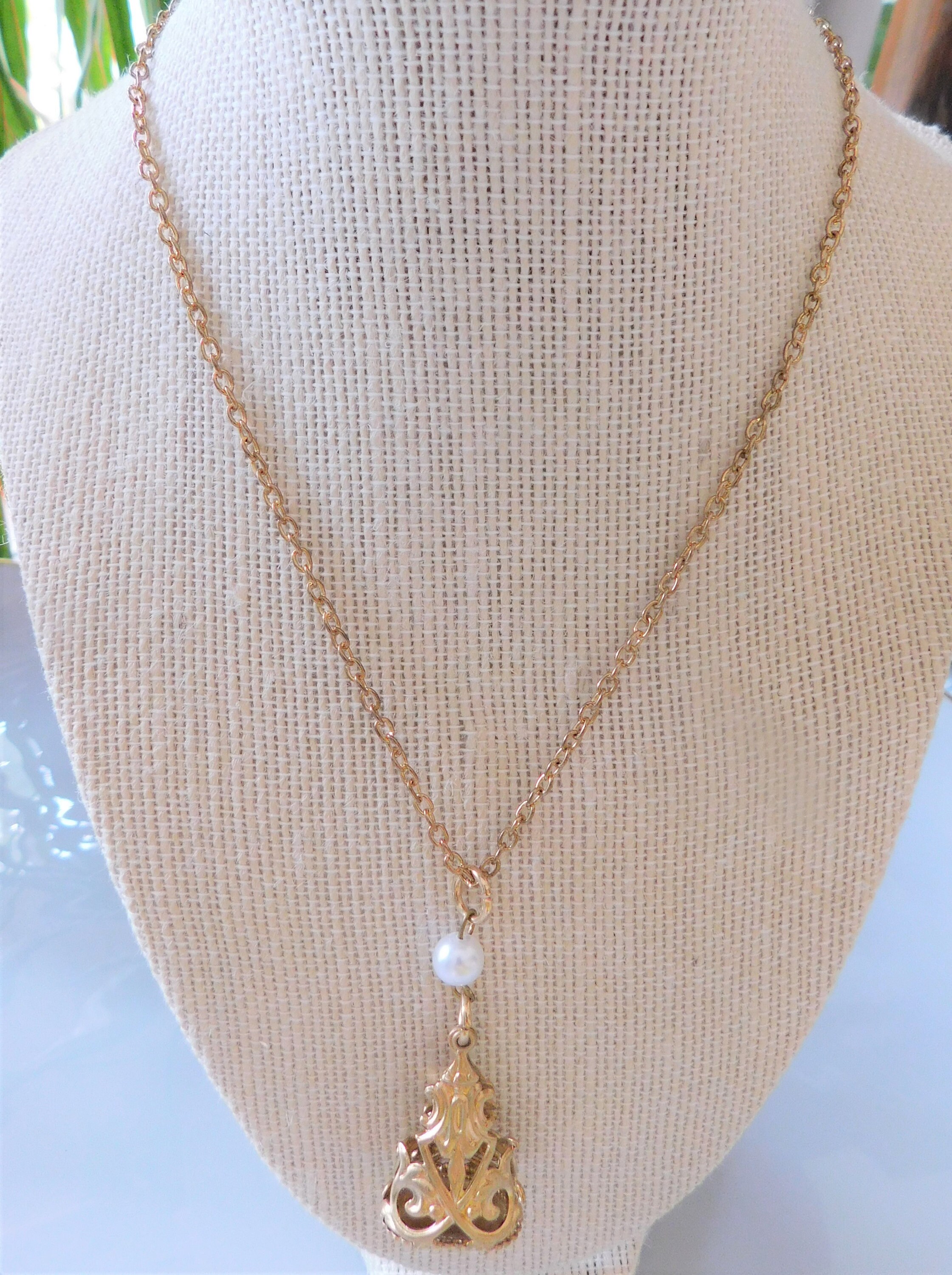 Lot De Bijoux Vintage - Médaille Plaqué Or, Collier Perles, Montre Gousset Argent