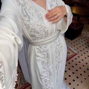 Detailed embroidery on white Moroccan caftan belt, luxury Moroccan bridal fashion