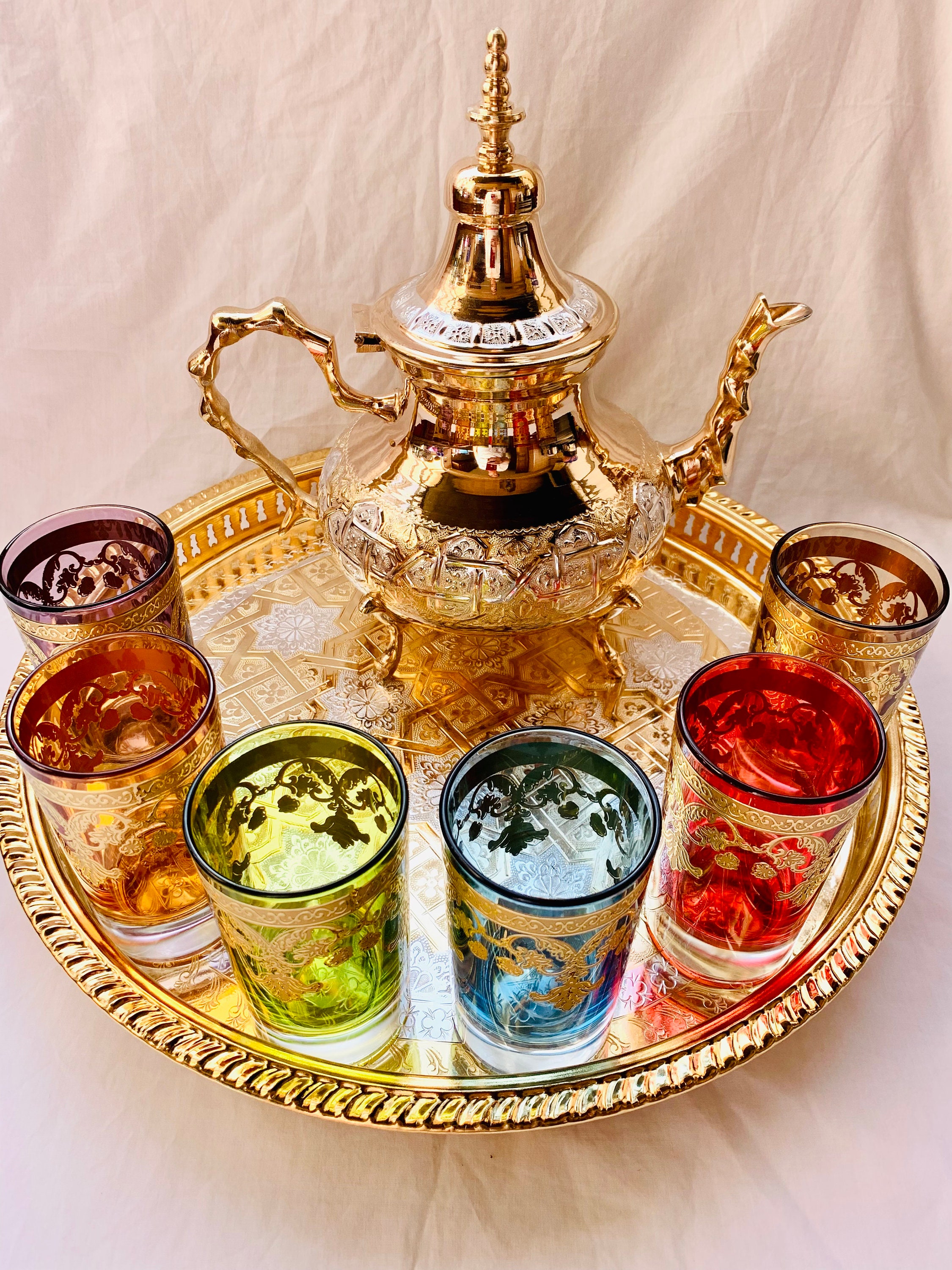 Set Da Tè Marocchino Vintage In Metallo Con Rilievo - Teiera, 4 Tazze E Piatto, Decorazione Tavola Lusso