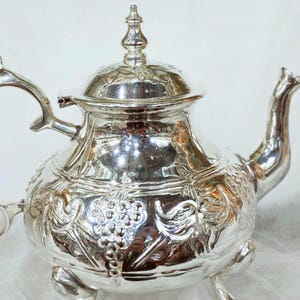Moroccan Silver Teapot, Handmade Engraved Tea Pot for Moroccan Mint Tea, Vintage Silver Plated Arabic Tea Kettle, Tea Lovers Gift & Home Dec