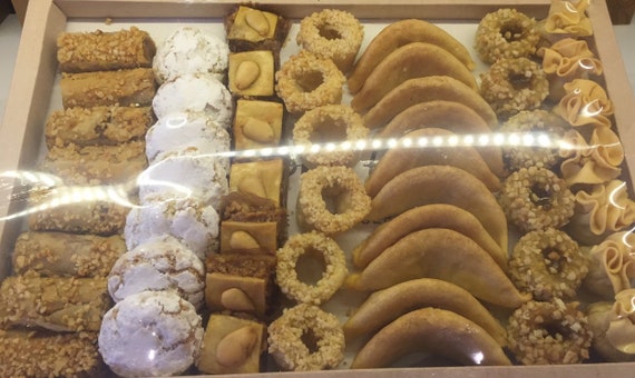 Variety Of Moroccan Handmade Almond Sweets 1 5 Kg Gateaux Etsy Variety Of Moroccan Handmade Almond Sweets 1 5 Kg Gateaux Etsy