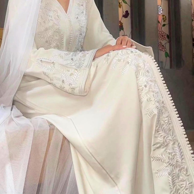 Vit marockansk brudkaftan, broderad muslimsk bröllopsabaya, blygsam klänning för brudgåva eller Nikah-ceremoni bild 4
